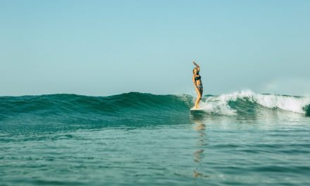 Anfängerfehler beim Surfen – Interview mit Surflehrerin Léonie Christen