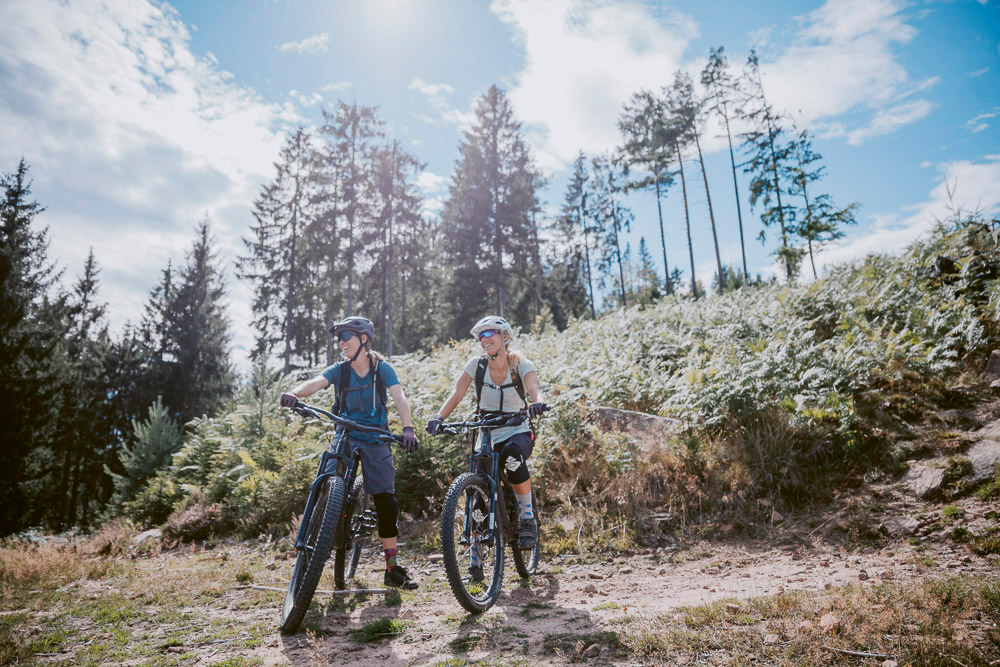 Baiersbronn: Zwei Mountainbikerinnen