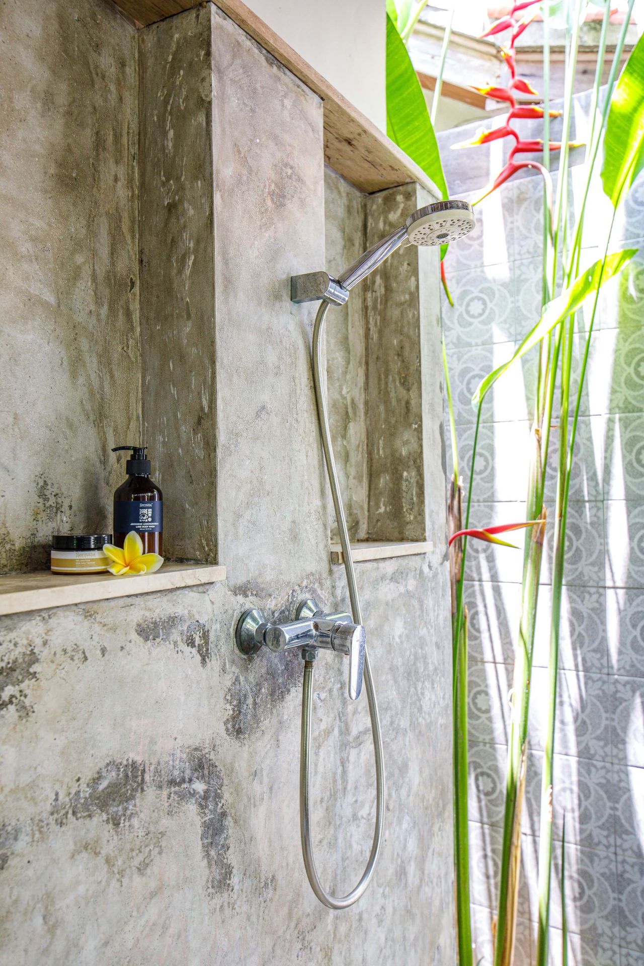 Seaside_Tribe_openair-bathroom