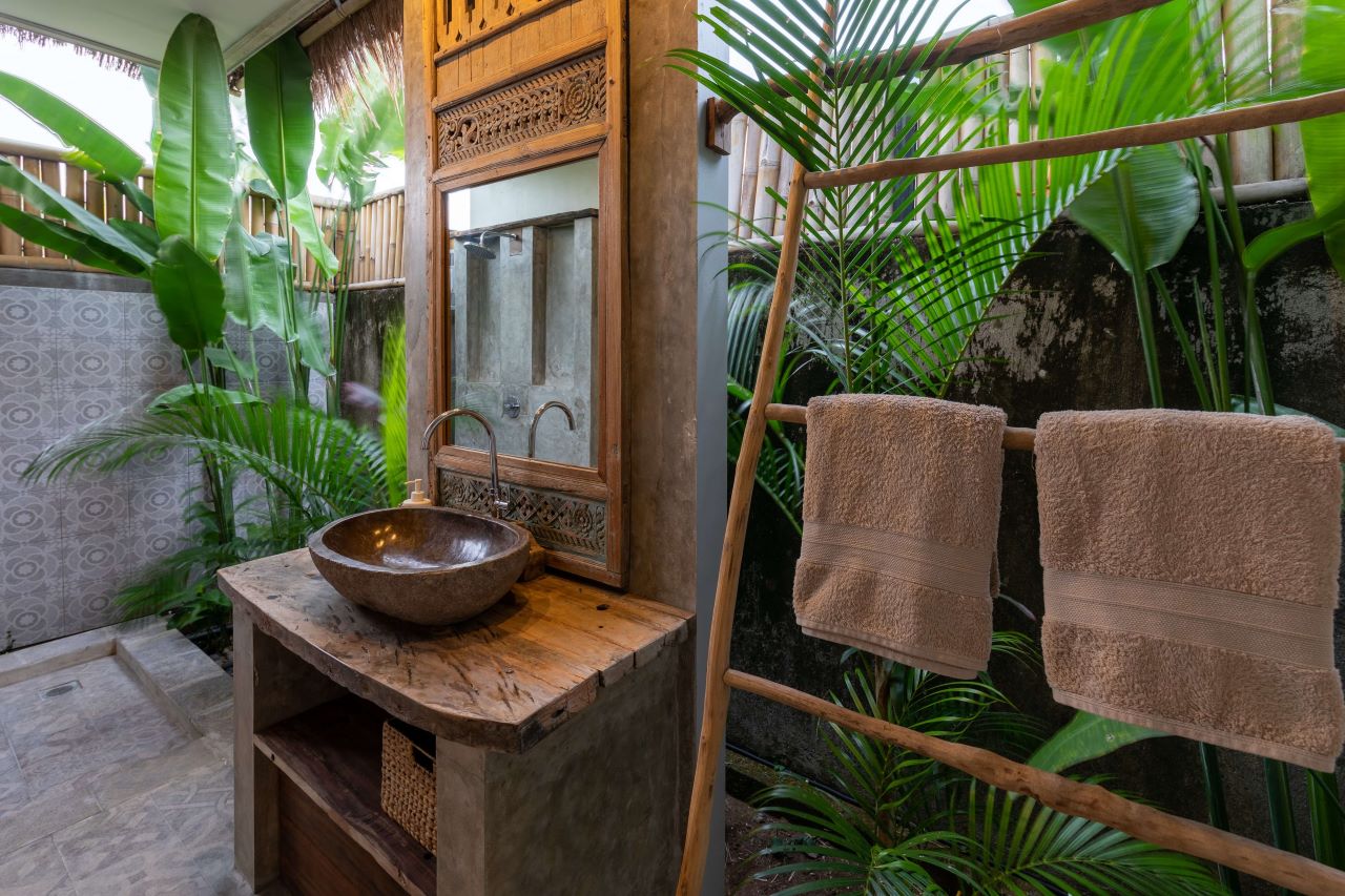 Seaside_Tribe_outdoor-bath
