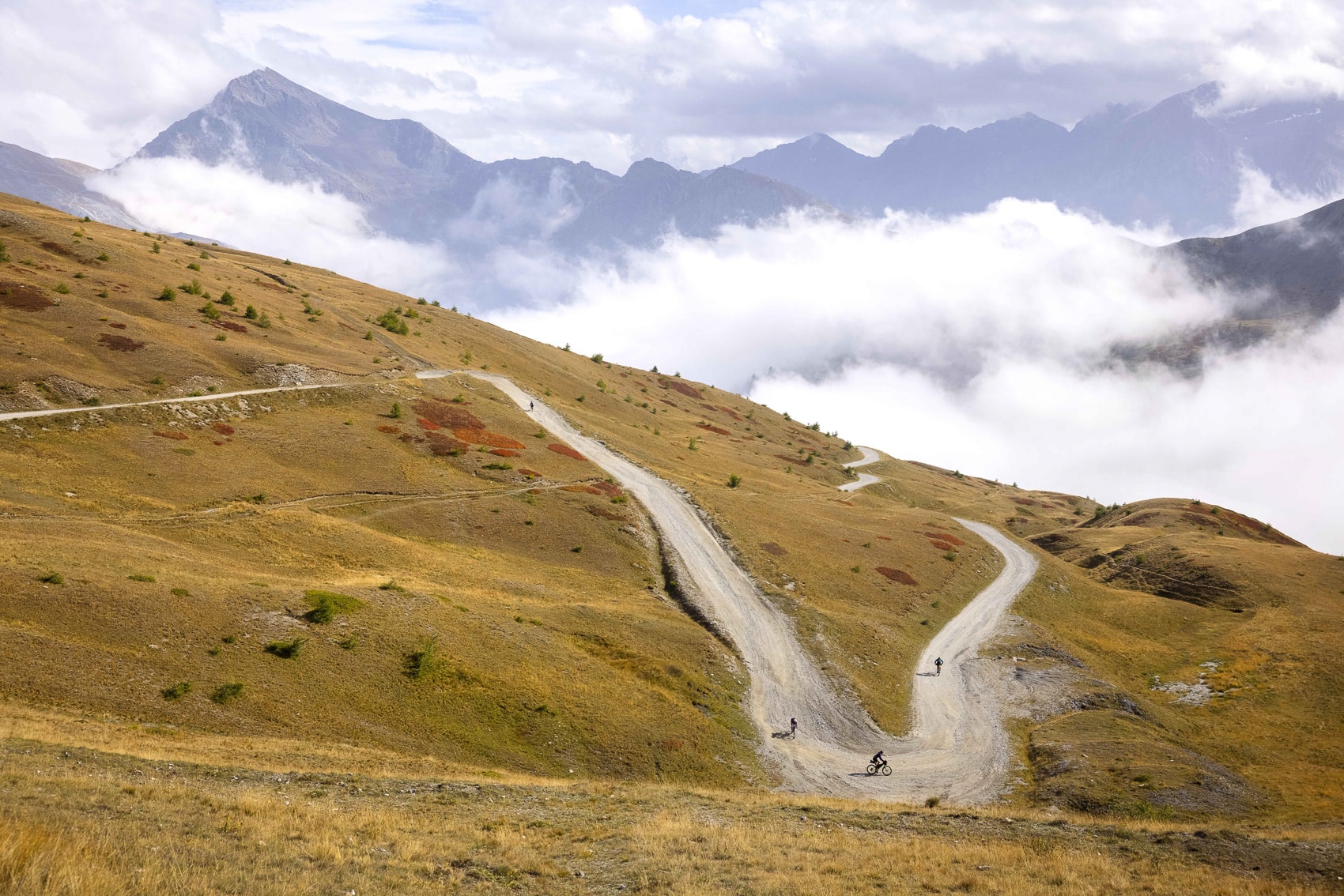 Gravelbiker auf Pass