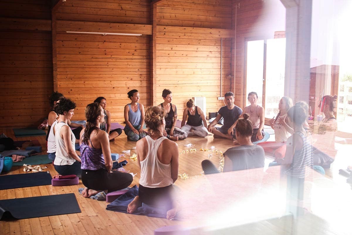 Menschen beim Yoga