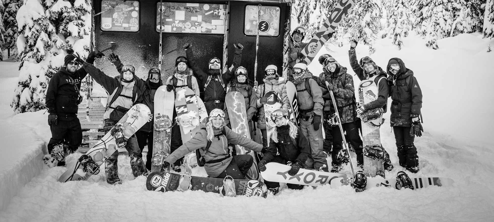 Gruppen-Porträt der Full Moon Snowboard-Crew