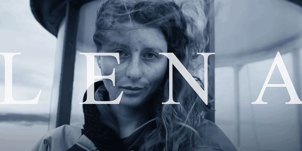 Lena: Trailer –  Lena Kemna surft in Nazaré