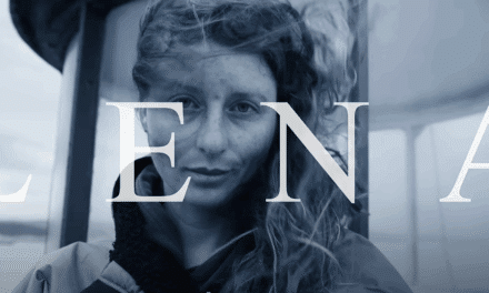 Lena: Trailer –  Lena Kemna surft in Nazaré