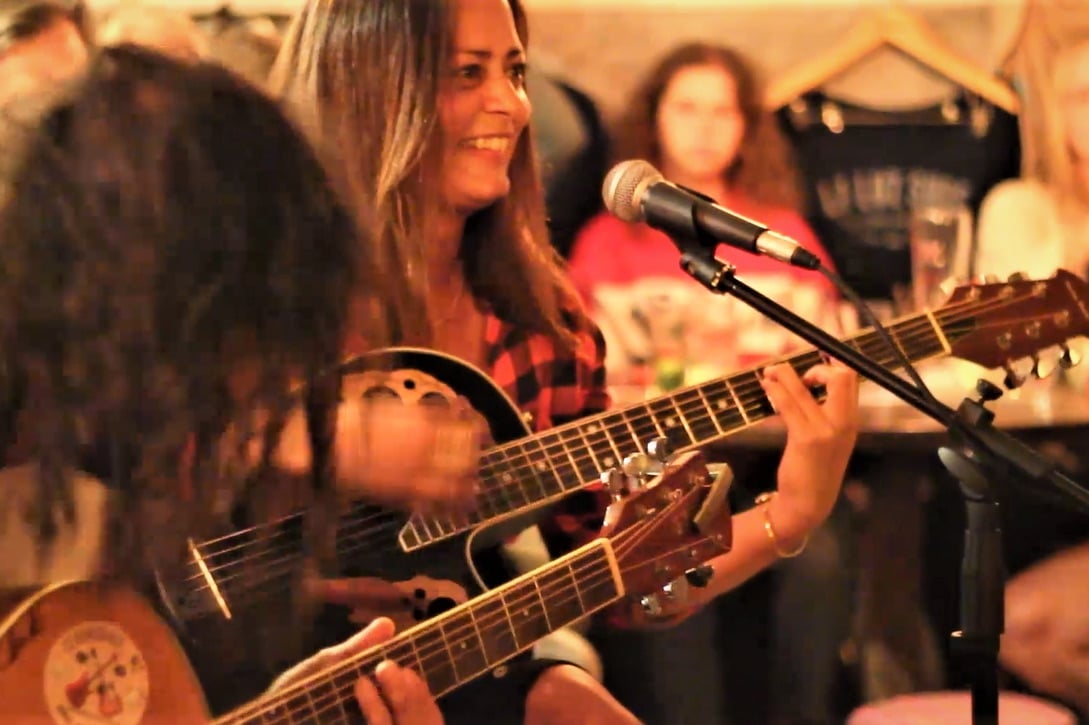 Konzert im La Luz Surfcamp
