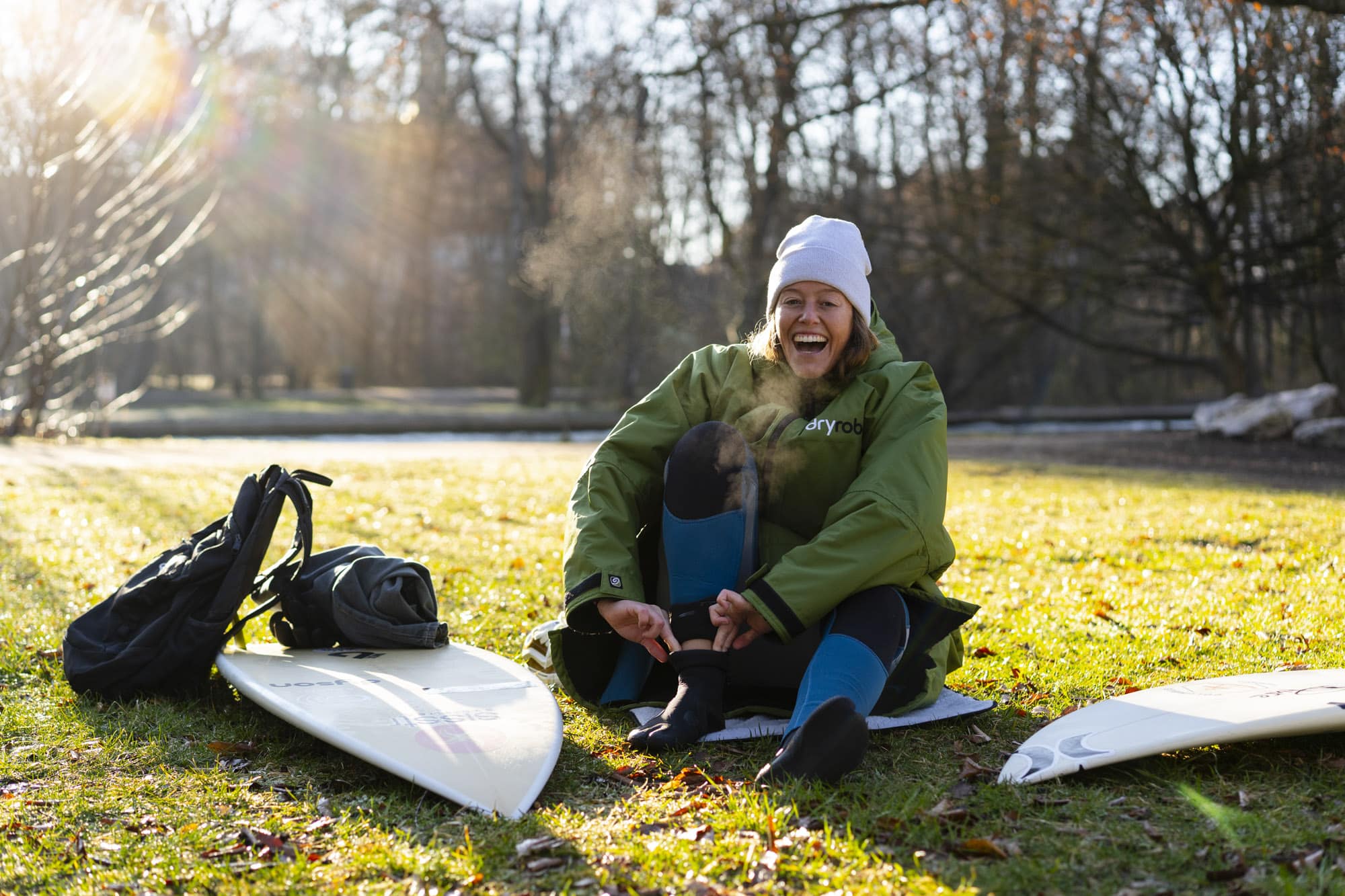 Surferin Camilla Kemp am Eisbach