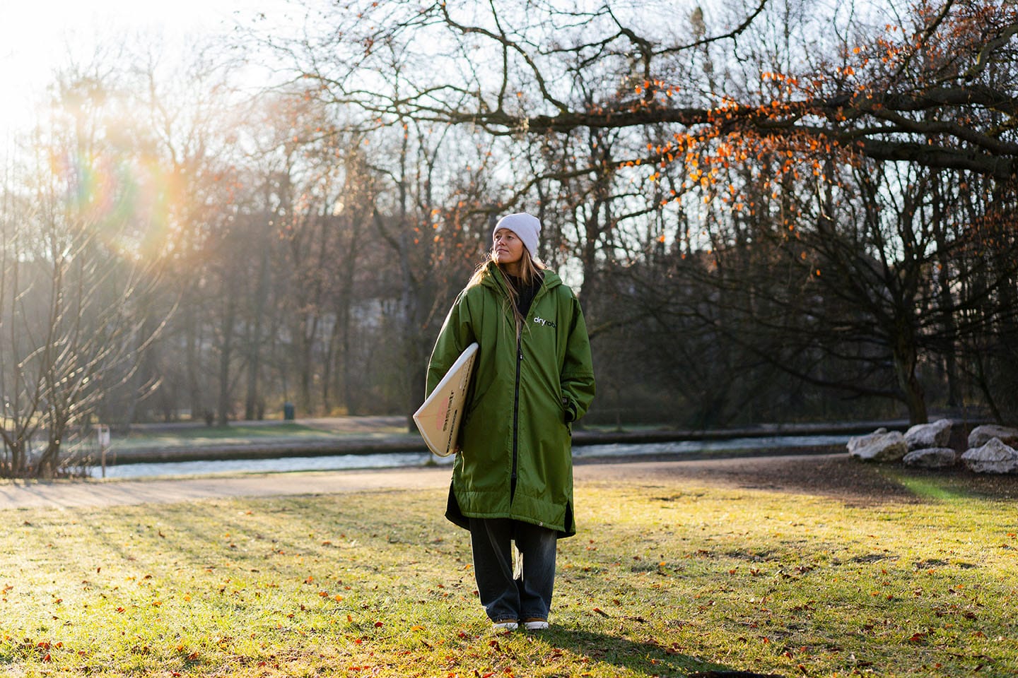 Surferin Camilla Kemp am Eisbach