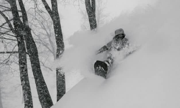 Arc’teryx: Between Days – Japan Powder in Schwarz-Weiß
