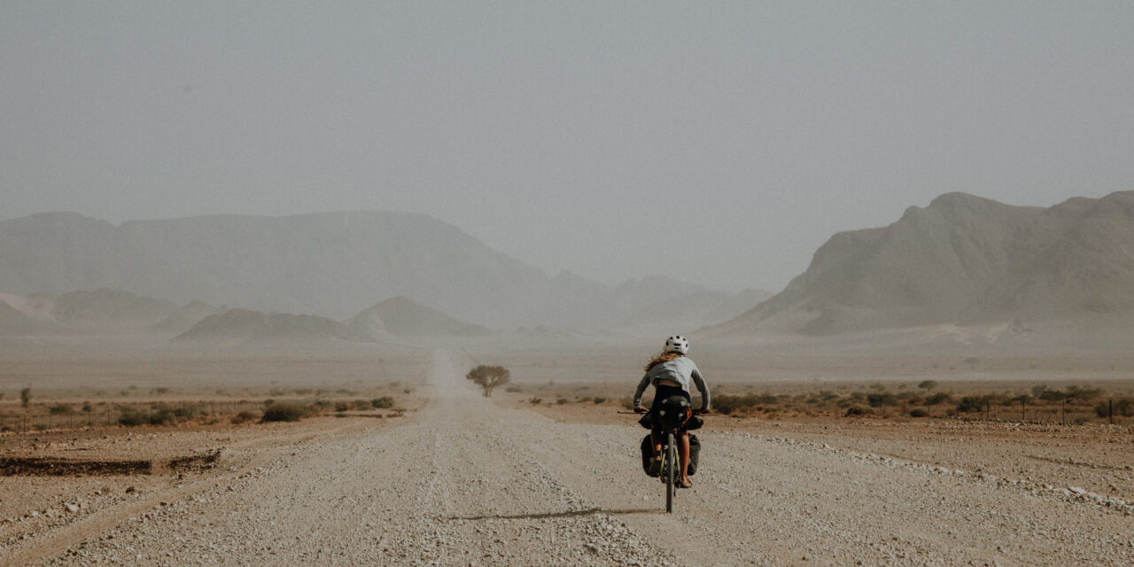 Same Sun – Wiebke Lühmanns Doku über ihr Afrika-Gravel-Abenteuer