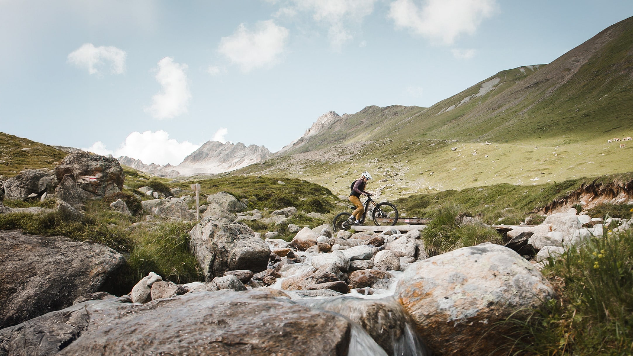 Mountainbikerin in Graub&uuml;nden