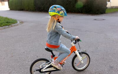Woom Go 2 Test: Wie meine Nichte in Rekordzeit Fahrradfahren lernte