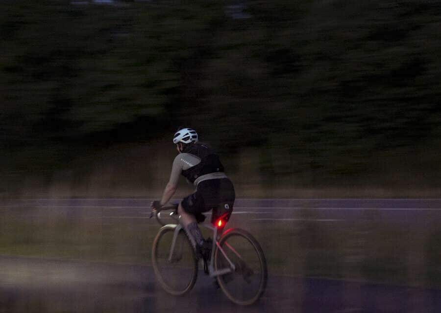 Durch die Nacht: 250 Kilometer Gravel-Abenteuer beim Backroad Night Shift