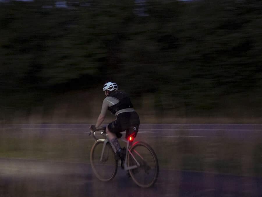Durch die Nacht: 250 Kilometer Gravel-Abenteuer beim Backroad Night Shift