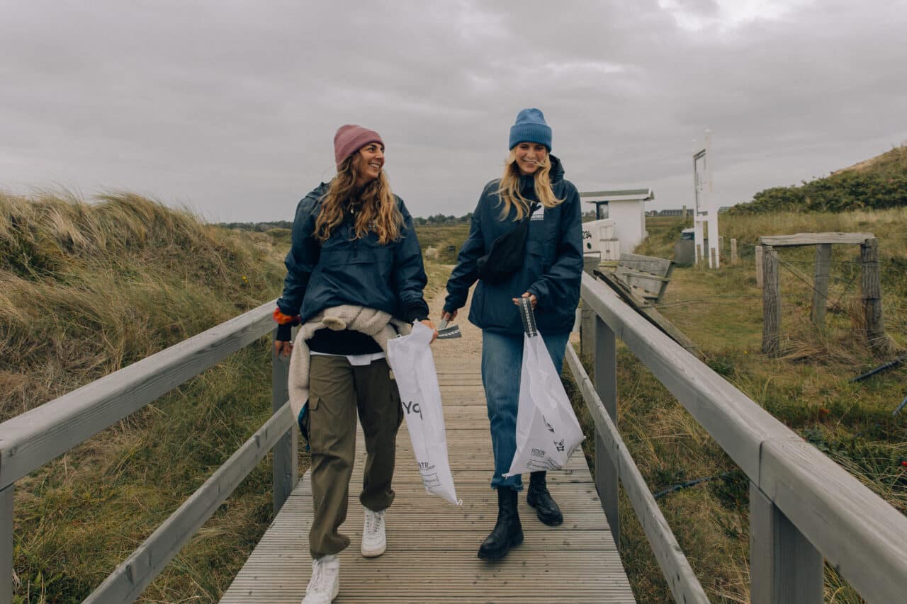 Katharina und Lea von der Surfrider Foundation Germany