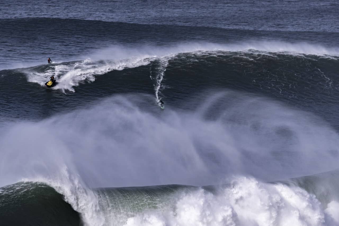 Big-Wave-Surferin Christina Gindl in Nazare